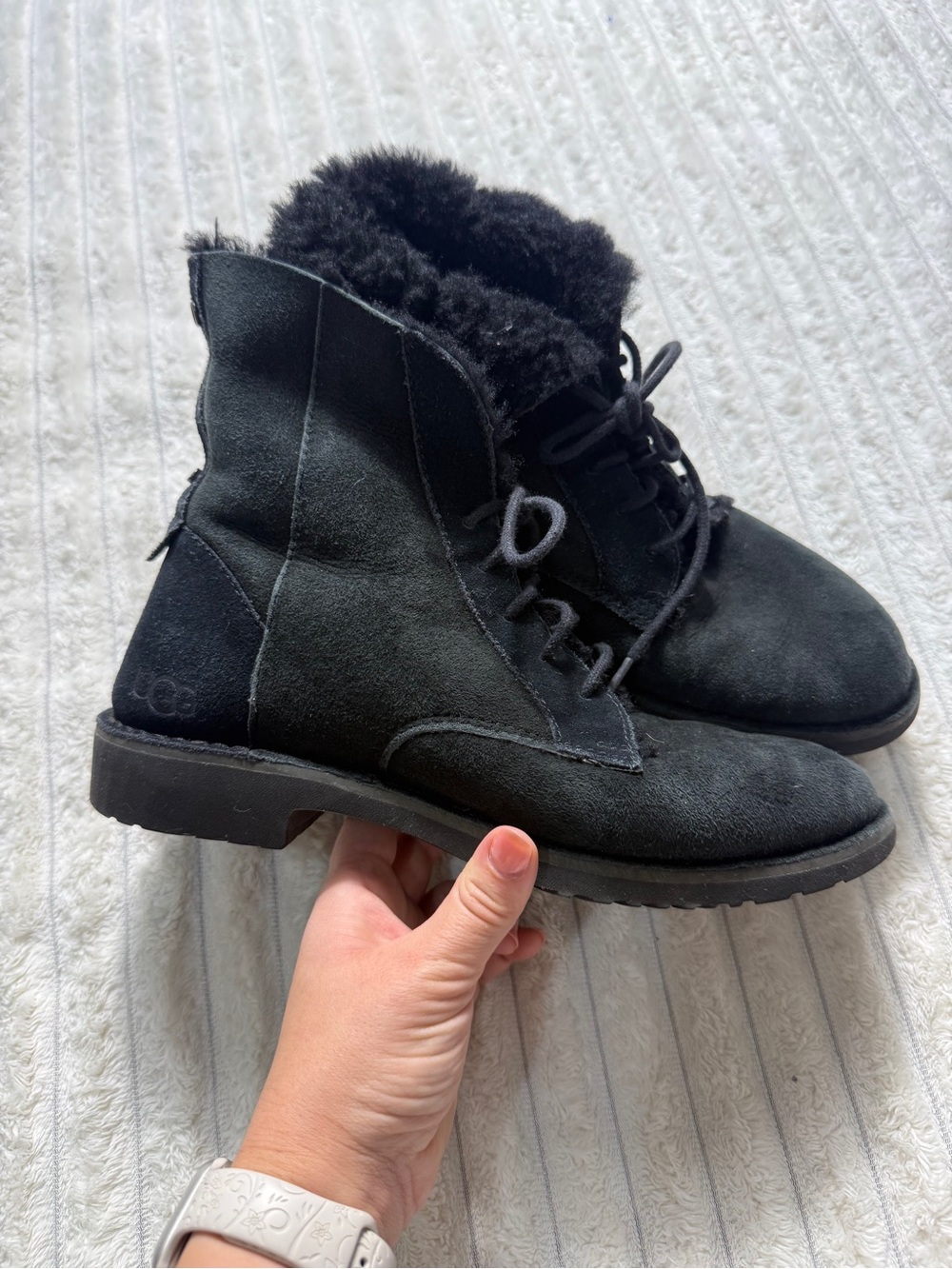 UGG Neumel Black Suede Shearling Lined Lace Up Ankle Bootie Round Toe US 9